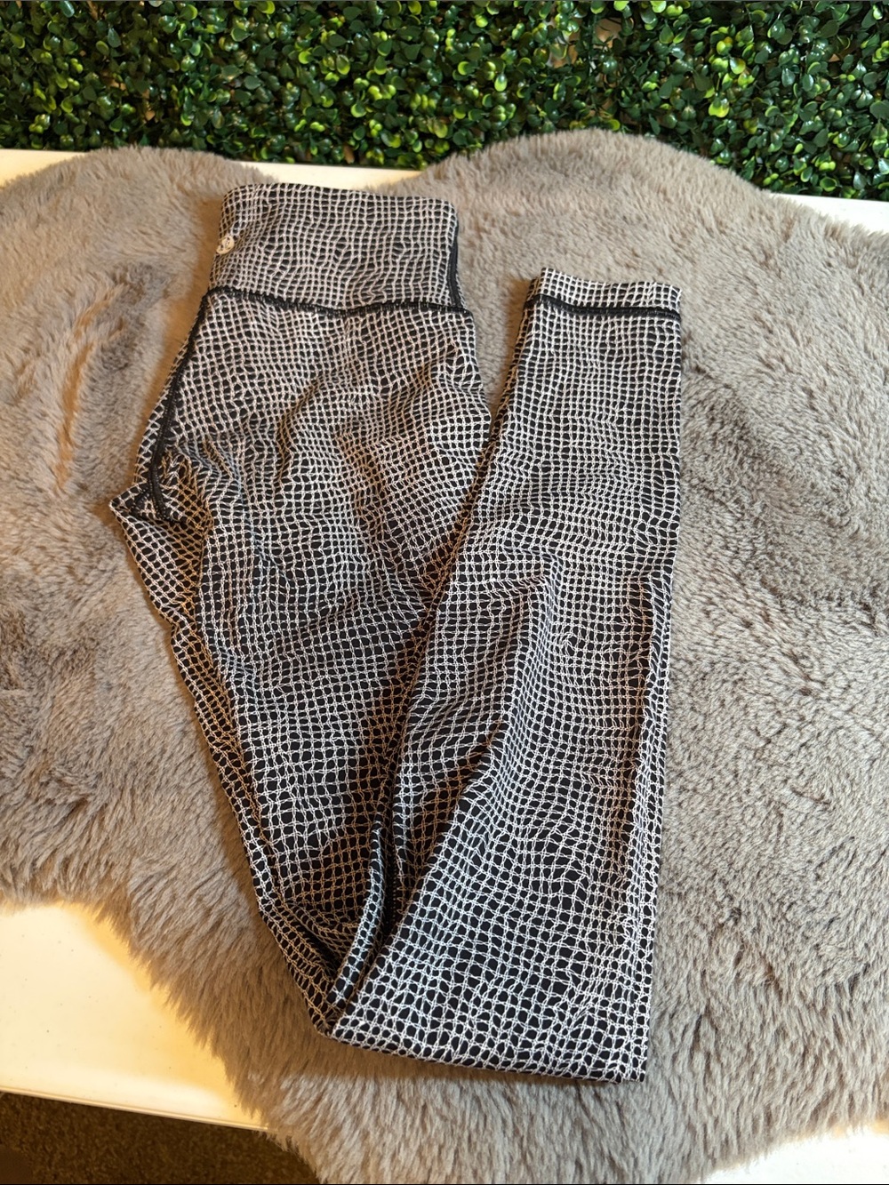 lululemon athletica Black & White Grid-Print Leggings Size 2